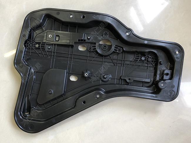 蘇州注塑模具廠家汽車門板注塑模具制造